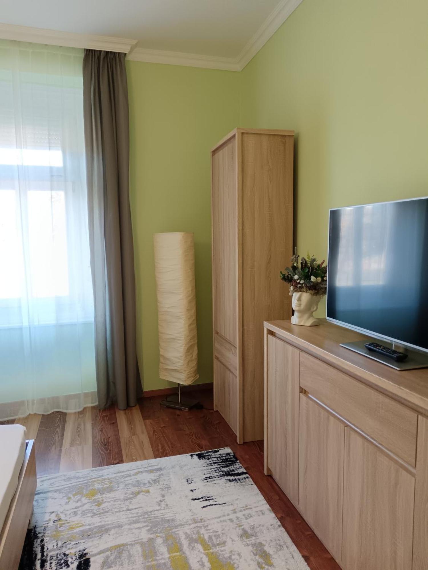 Hársfa apartman Makó Exterior foto